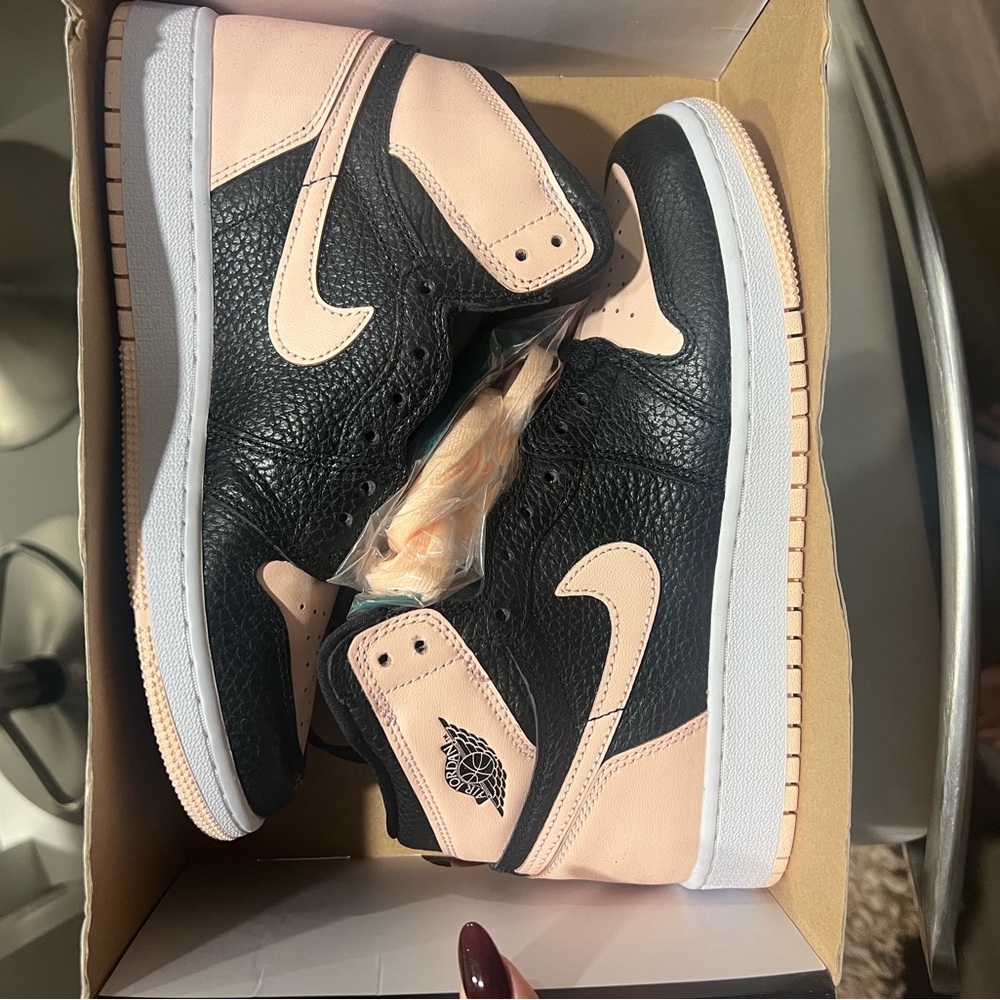 Nike Air Jordan 1 Retro High OG GS
'Crimson Tint'